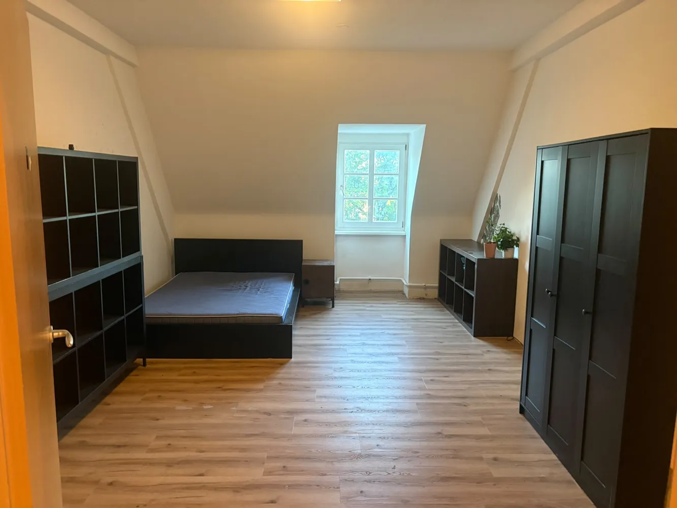 7 Zimmer Wohnung mit 22 m² in Erlangen – Bild 1