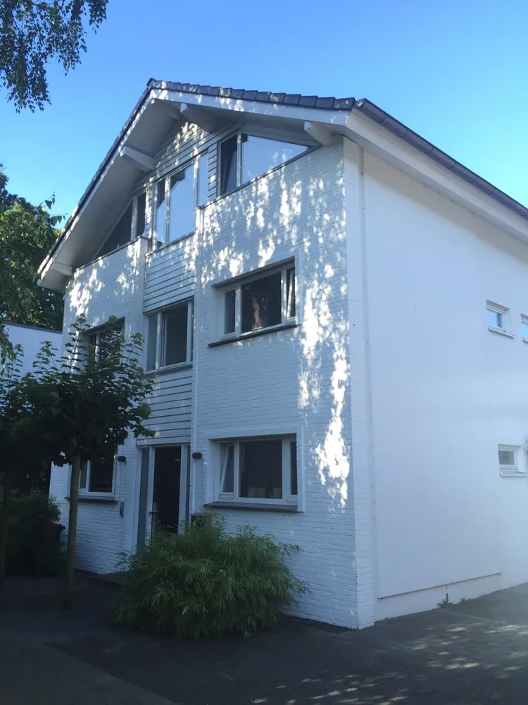 8 Zimmer Haus mit 240 m² in Krefeld – Bild 1