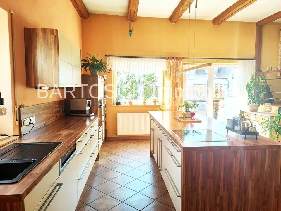 6 Zimmer Haus mit 215 m² in Erlangen – Bild 1
