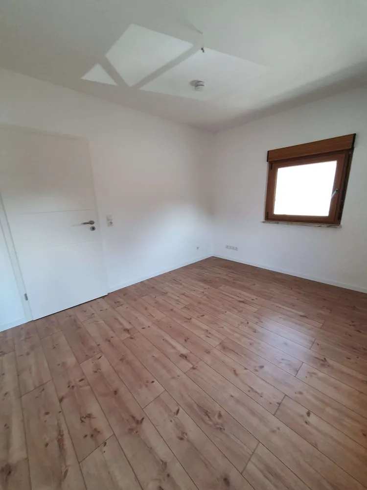 150 Zimmer Wohnung mit 55 m² in Ludwigshafen am Rhein – Bild 2