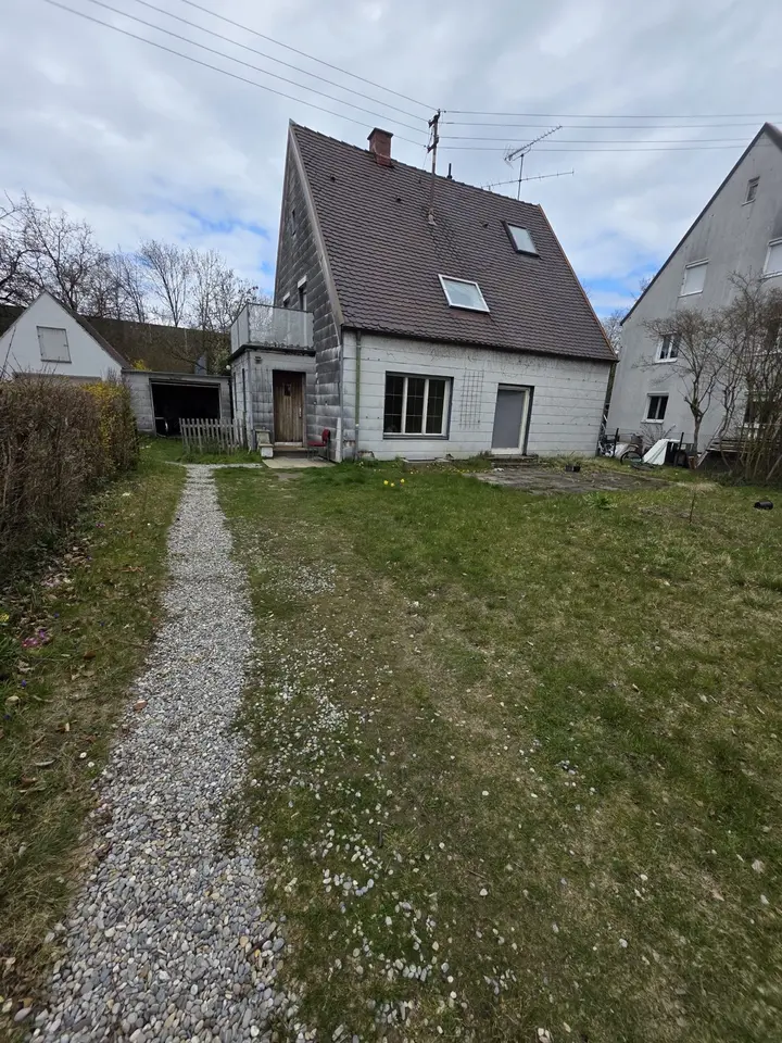6 Zimmer Haus mit 250 m² in Augsburg – Bild 2