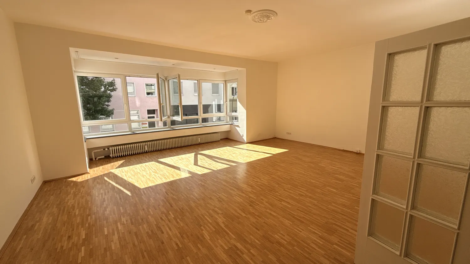 4 Zimmer Wohnung mit 140 m² in Düsseldorf – Bild 3