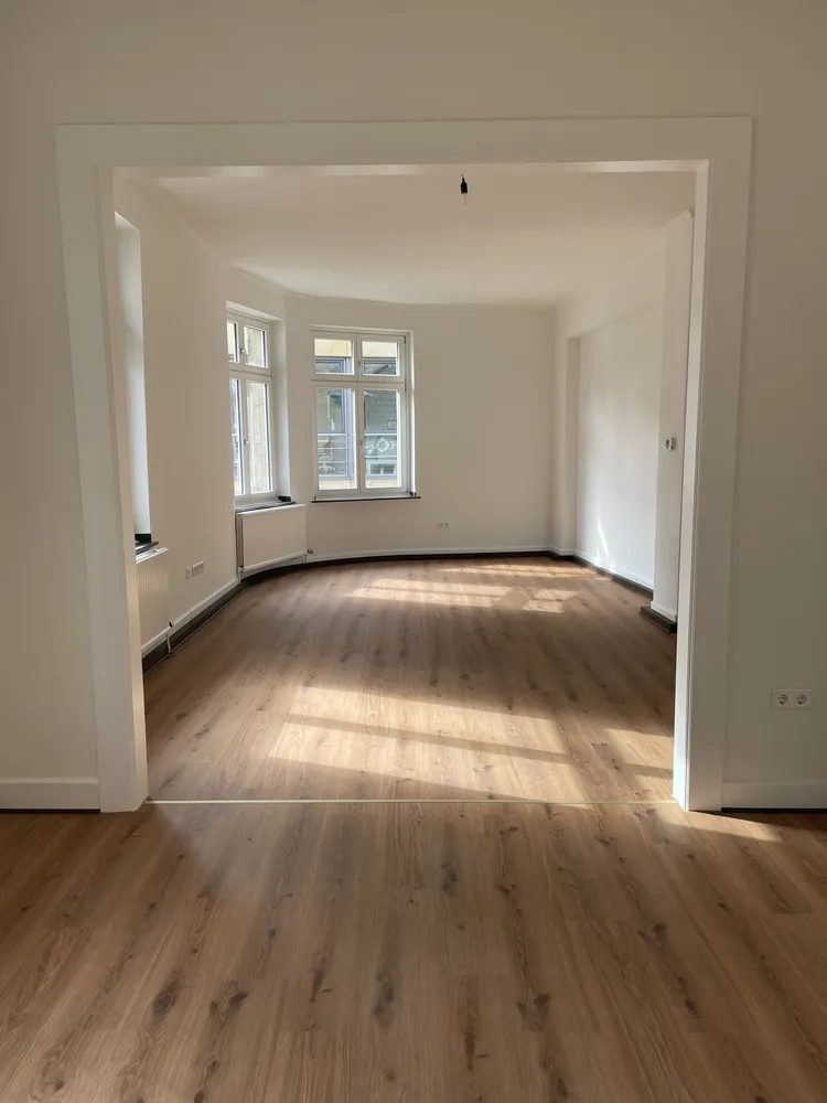 4 Zimmer Wohnung mit 122 m² in Neuss – Bild 1