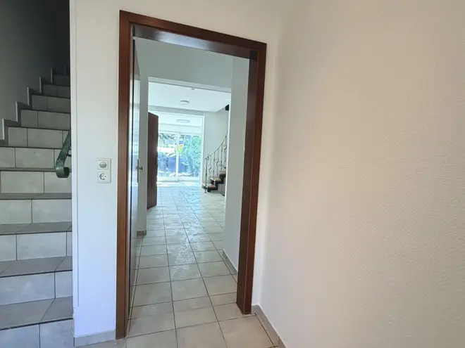 4 Zimmer Wohnung mit 142 m² in Neuss – Bild 2