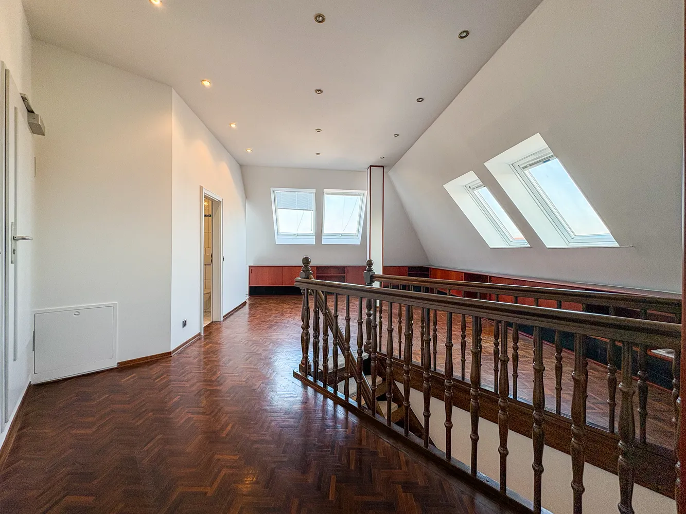 4 Zimmer Wohnung mit 130 m² in Würzburg – Bild 3