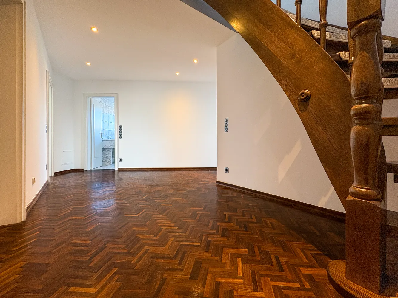 4 Zimmer Wohnung mit 130 m² in Würzburg – Bild 9