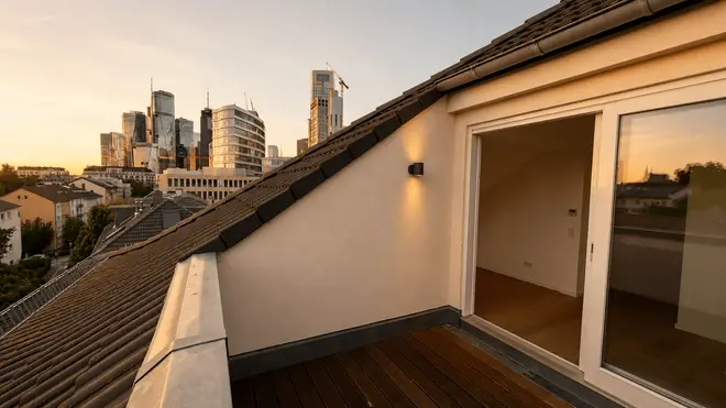 4 Zimmer Wohnung mit 200 m² in Frankfurt am Main – Bild 1