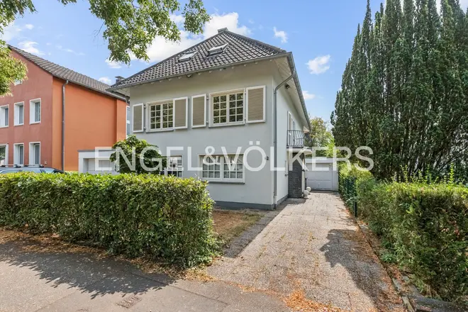 9 Zimmer Haus mit 250 m² in Bonn – Bild 1
