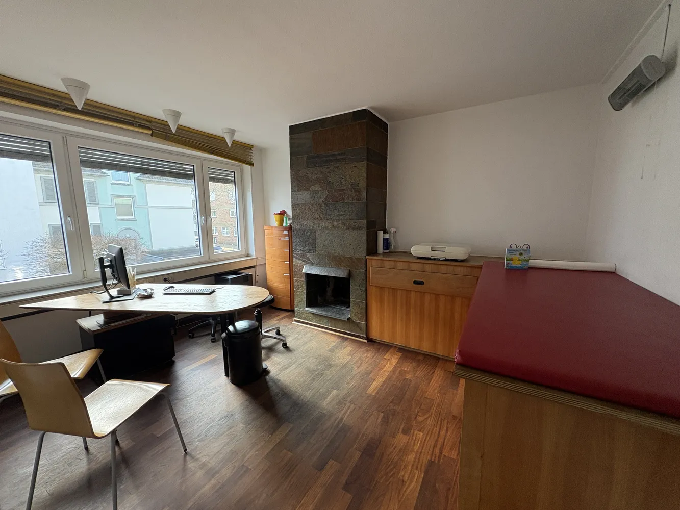 8 Zimmer Wohnung mit 219 m² in Leverkusen – Bild 1