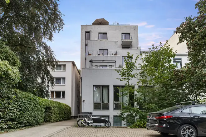 5 Zimmer Wohnung mit 240 m² in Hamburg – Bild 2
