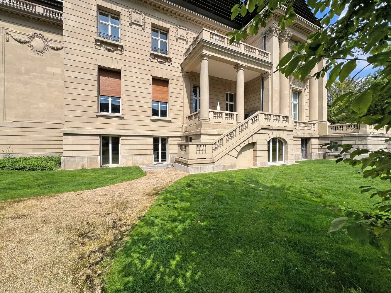 3 Zimmer Wohnung mit 146 m² in Köln – Bild 2