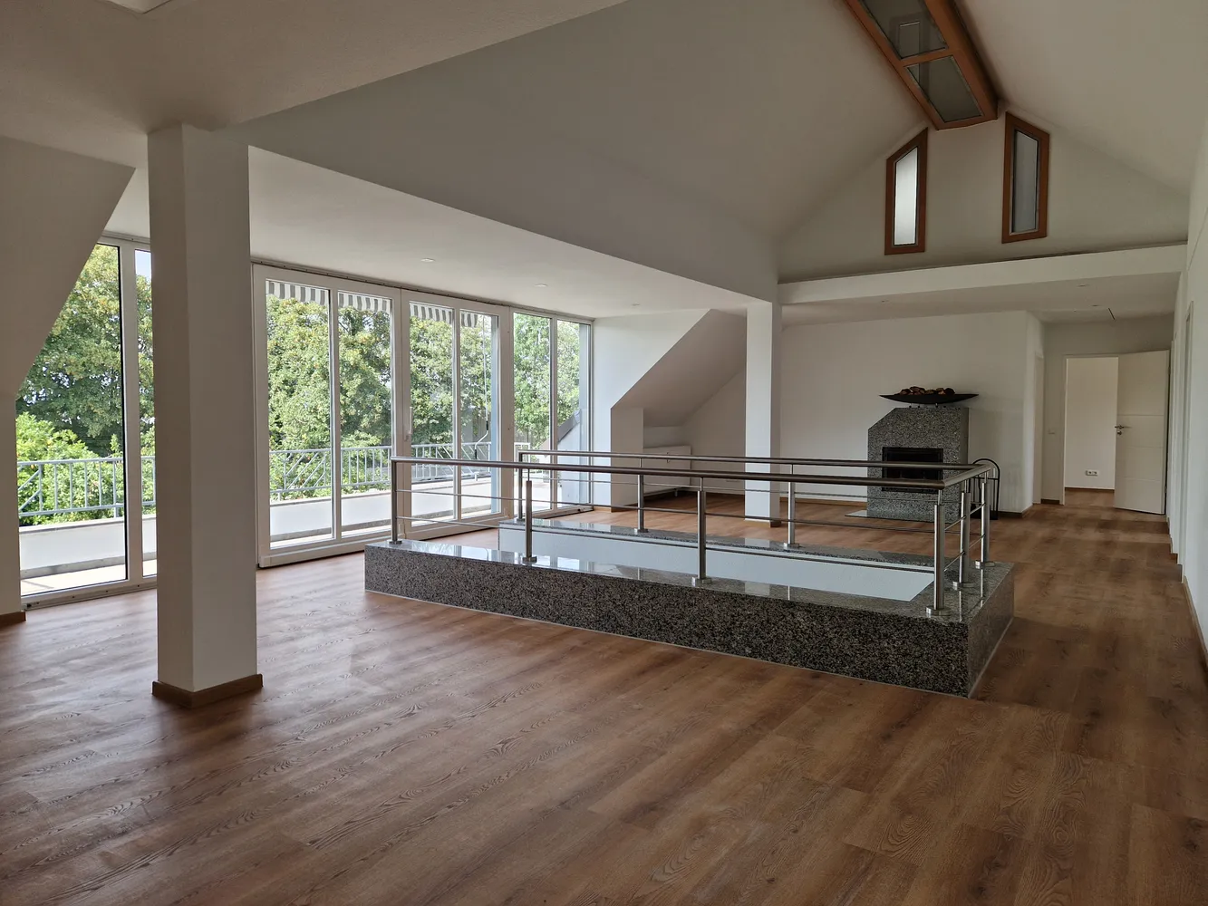 5 Zimmer Wohnung mit 147 m² in Aachen – Bild 1