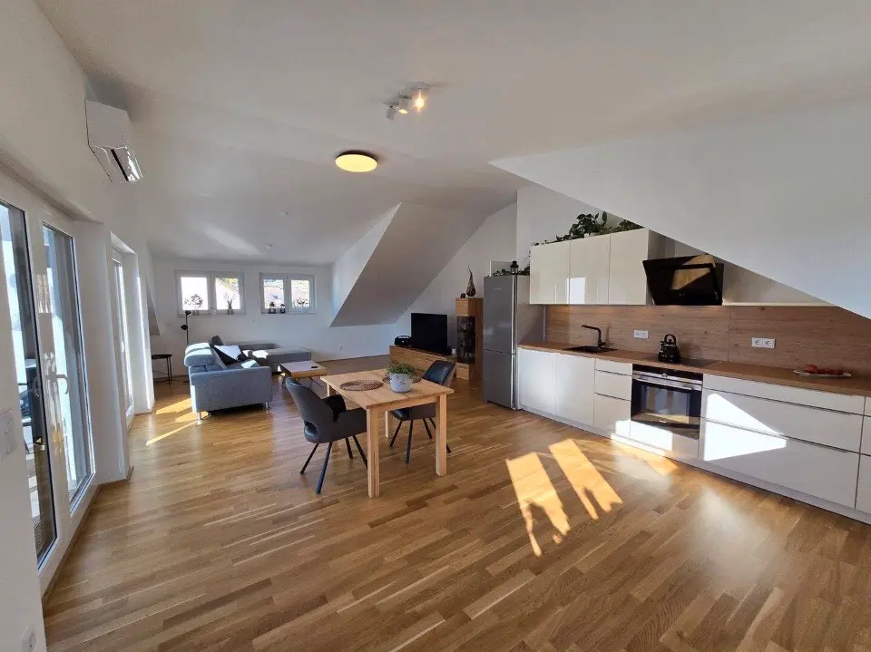 5 Zimmer Wohnung mit 140 m² in Rüsselsheim am Main – Bild 1