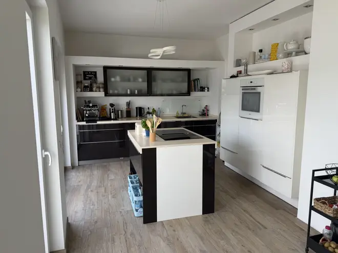 4 Zimmer Wohnung mit 144 m² in Neuss – Bild 1