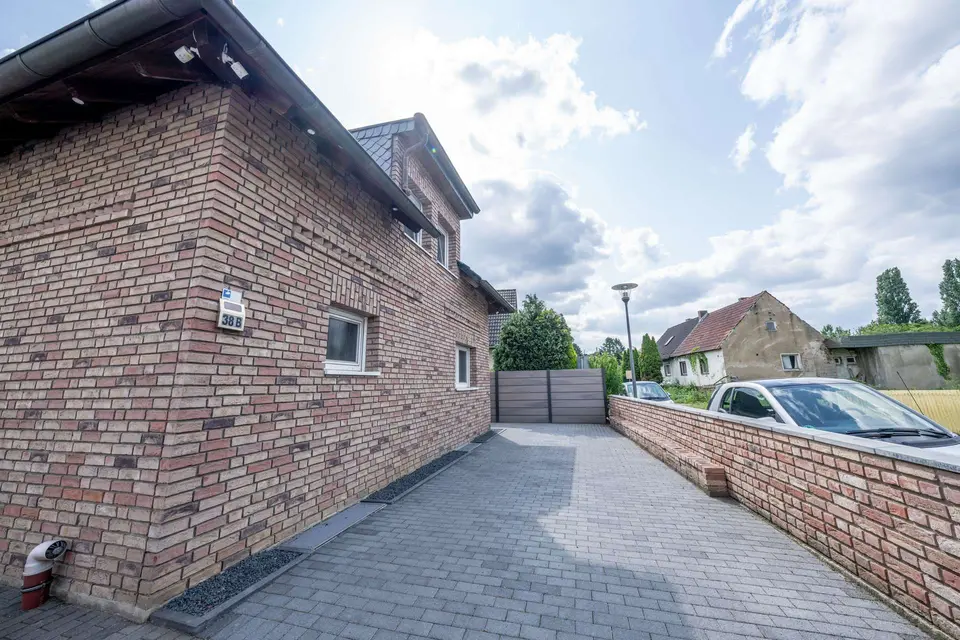 7 Zimmer Haus mit 247 m² in Leverkusen – Bild 2