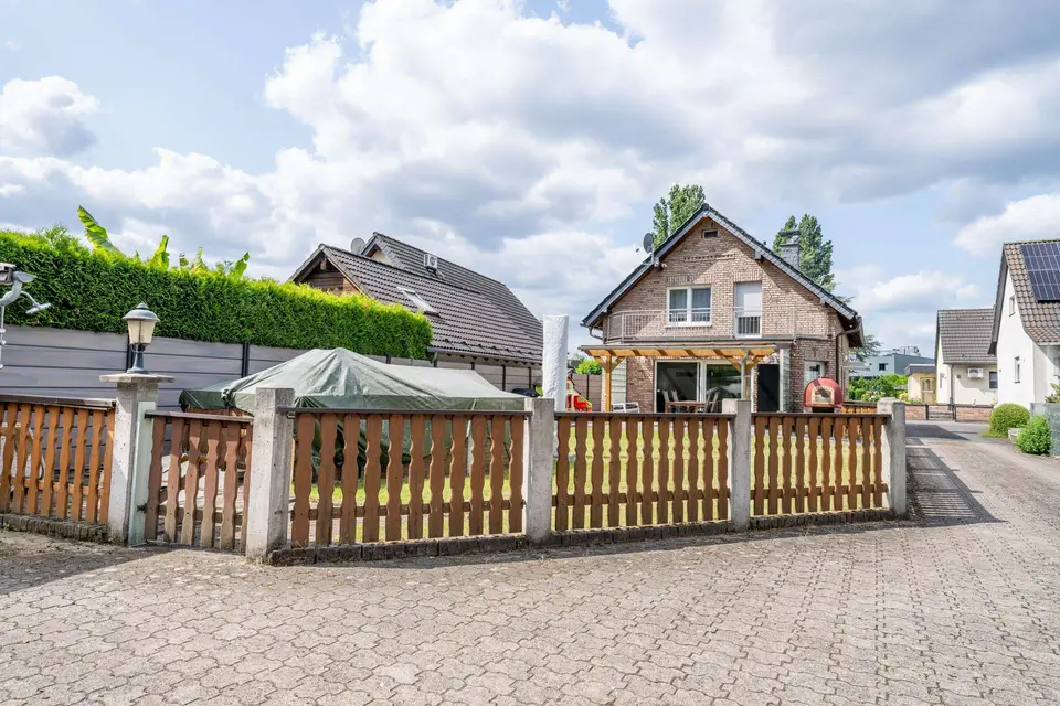 7 Zimmer Haus mit 247 m² in Leverkusen – Bild 3