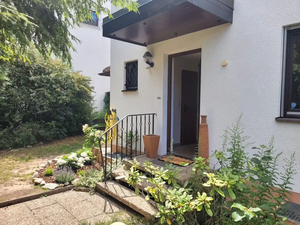 6 Zimmer Haus mit 130 m² in Erlangen – Bild 1