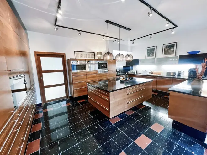 7 Zimmer Haus mit 240 m² in Hamburg – Bild 3
