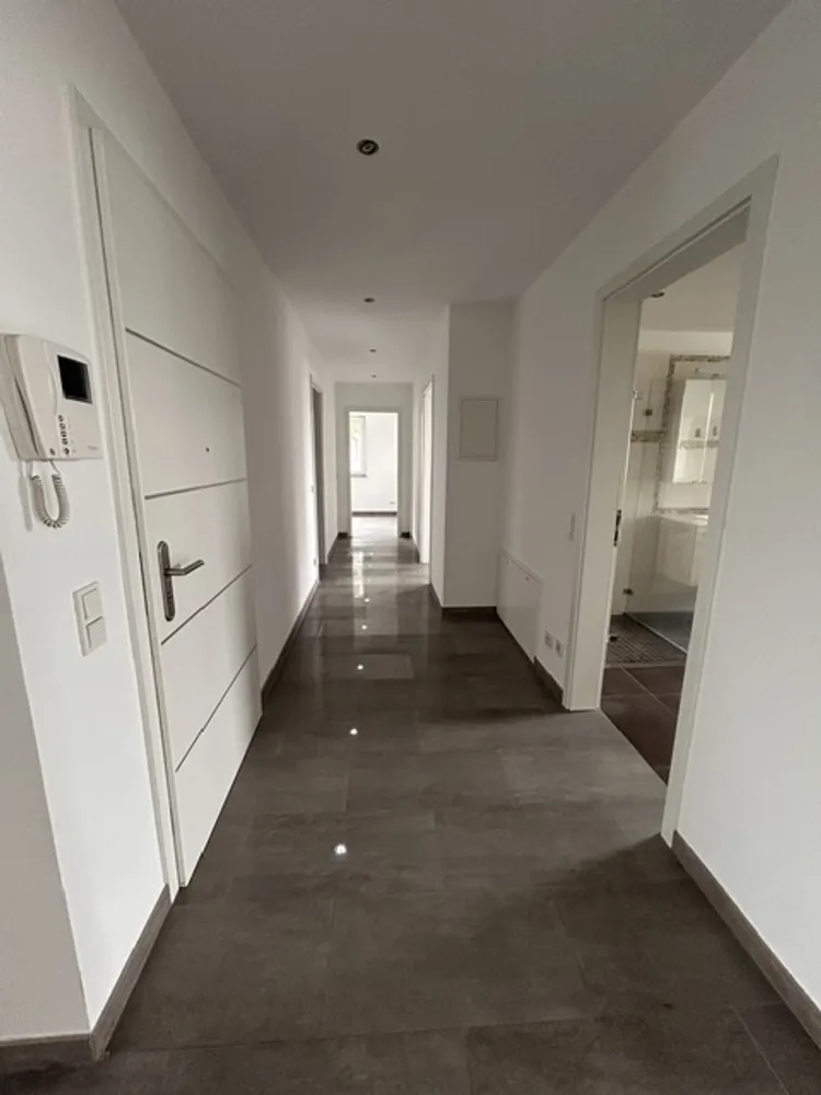 4 Zimmer Wohnung mit 131 m² in Wiesbaden – Bild 1