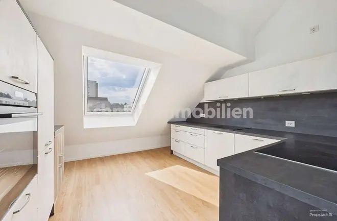 3 Zimmer Wohnung mit 97 m² in Frankfurt am Main – Bild 2