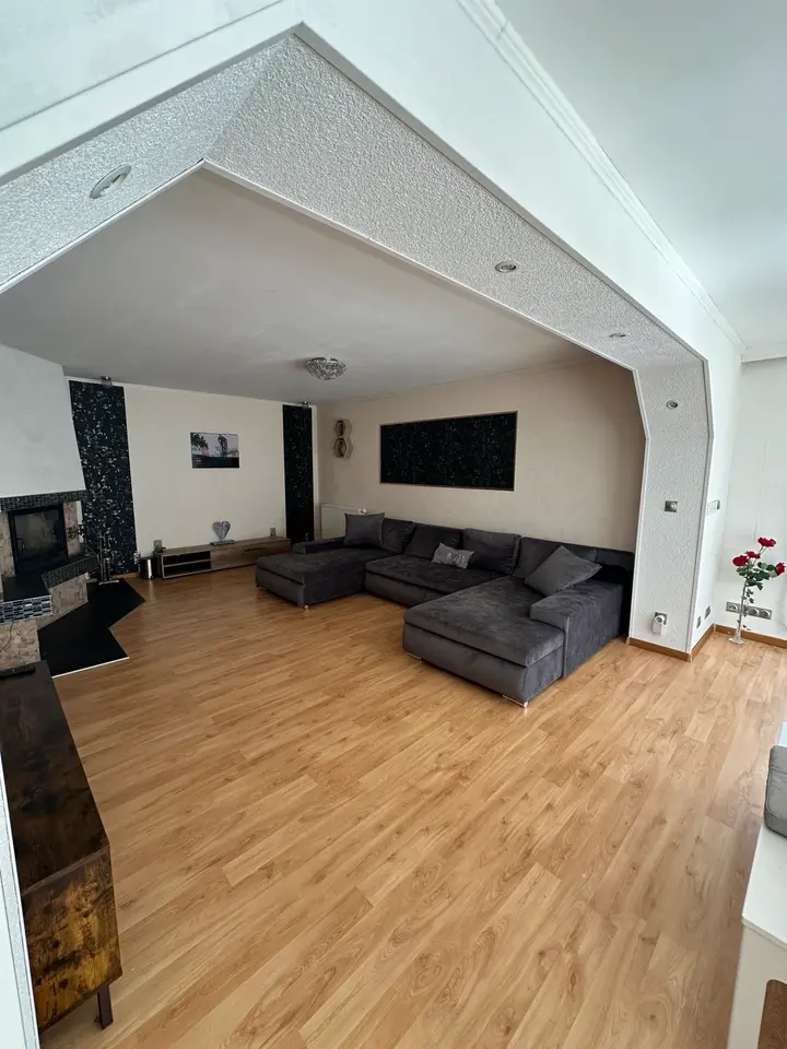 4 Zimmer Wohnung mit 135 m² in Lübeck – Bild 1