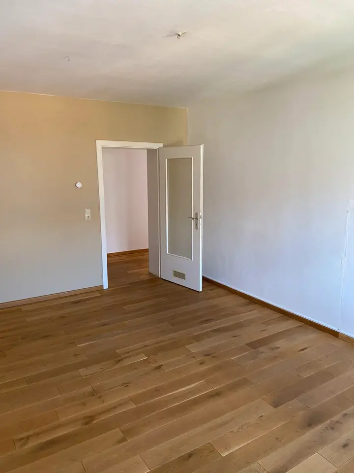 2 Zimmer Wohnung mit 75 m² in Wiesbaden – Bild 2