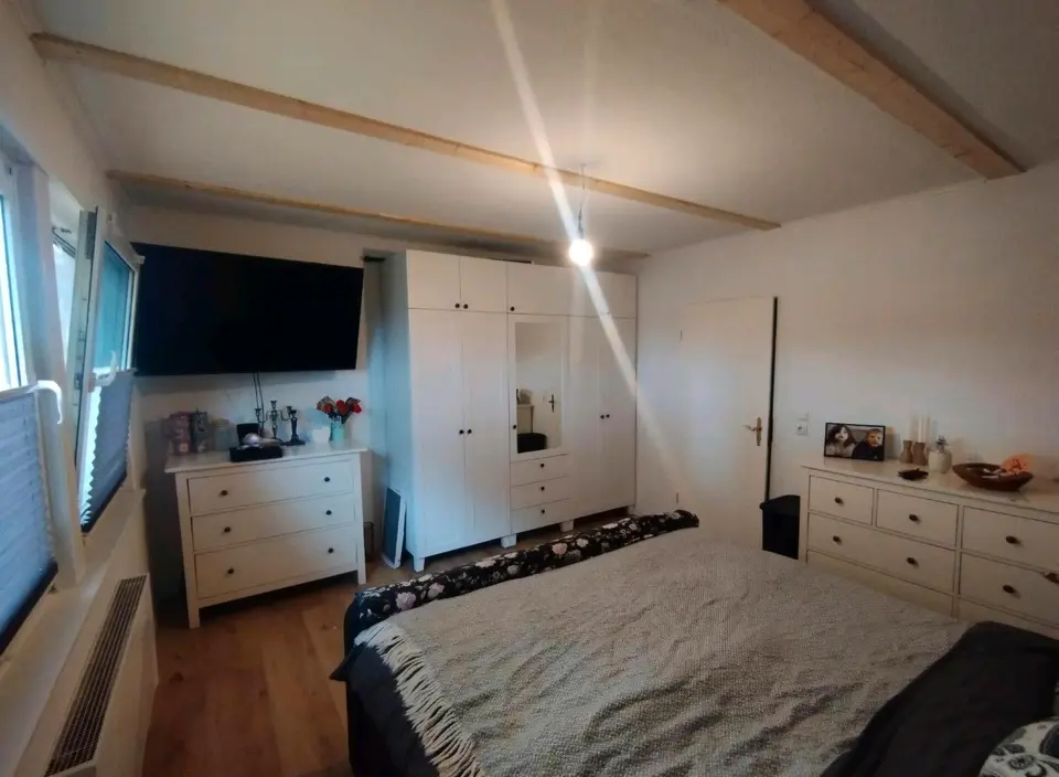 6 Zimmer Wohnung mit 150 m² in Neumünster – Bild 2