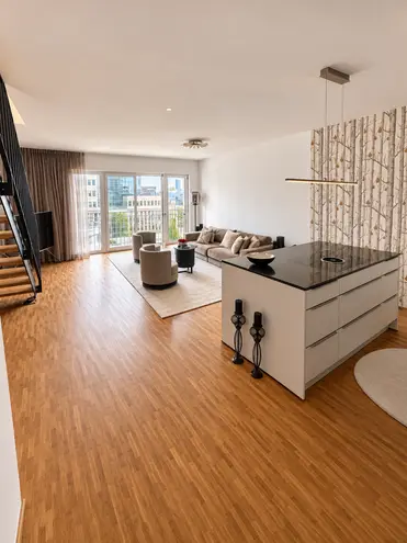 3 Zimmer Wohnung mit 118 m² in Frankfurt am Main – Bild 1