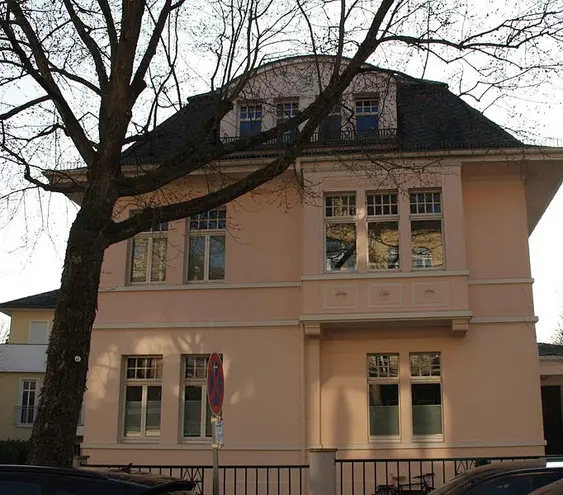 4 Zimmer Wohnung mit 113 m² in Wiesbaden – Bild 1