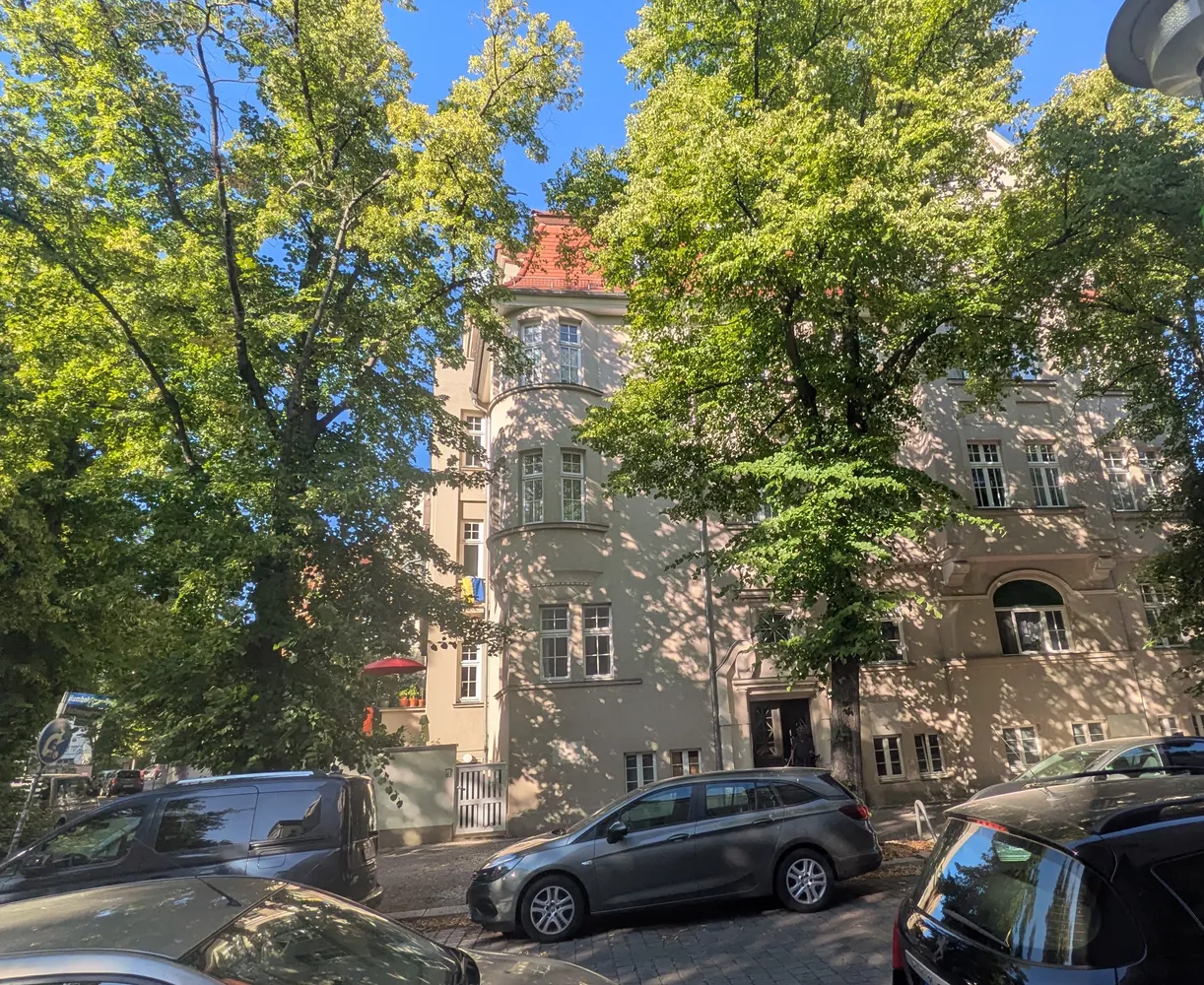 4 Zimmer Wohnung mit 110 m² in Halle (Saale) – Bild 1