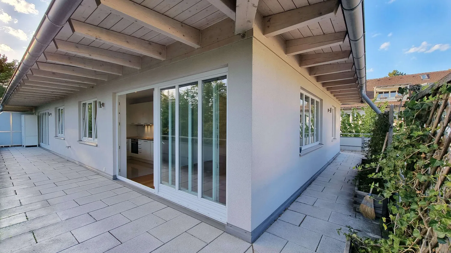 4 Zimmer Wohnung mit 151 m² in München – Bild 1