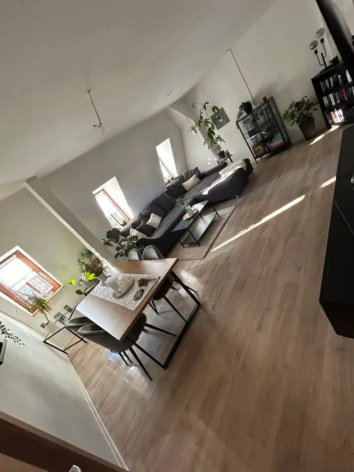 4 Zimmer Wohnung mit 110 m² in Plauen – Bild 1