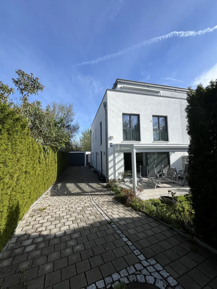 5 Zimmer Haus mit 177 m² in München – Bild 1