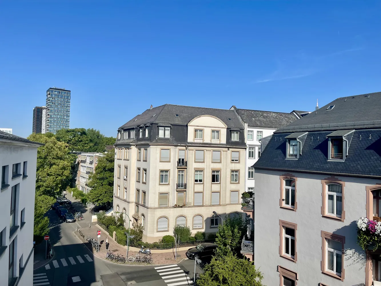 2 Zimmer Wohnung mit 100 m² in Frankfurt am Main – Bild 7