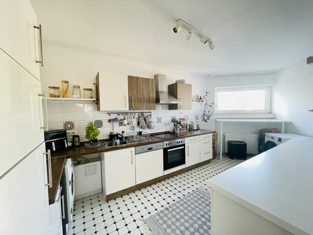 2 Zimmer Wohnung mit 100 m² in Frankfurt am Main – Bild 8