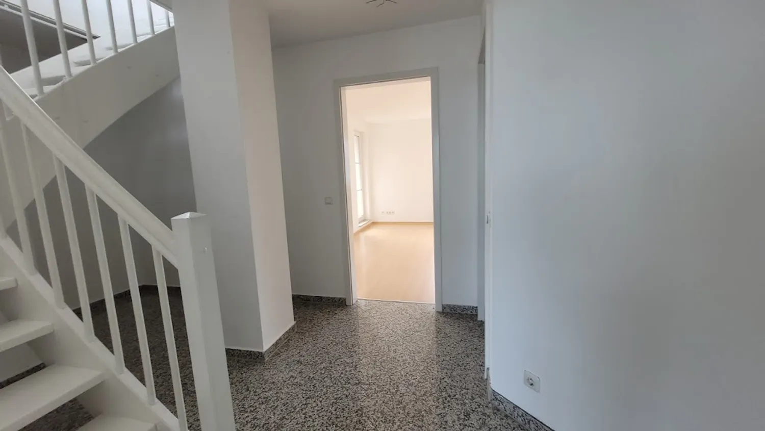2 Zimmer Wohnung mit 98 m² in Rostock – Bild 4