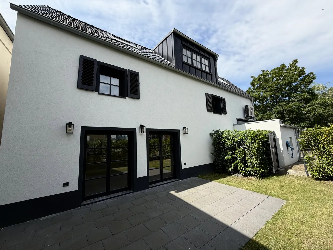 6 Zimmer Haus mit 140 m² in Düsseldorf – Bild 1