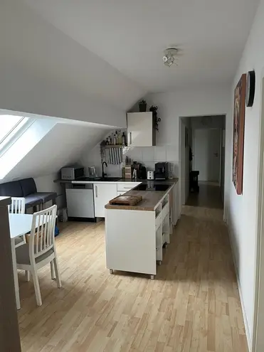 4 Zimmer Wohnung mit 100 m² in Karlsruhe – Bild 2