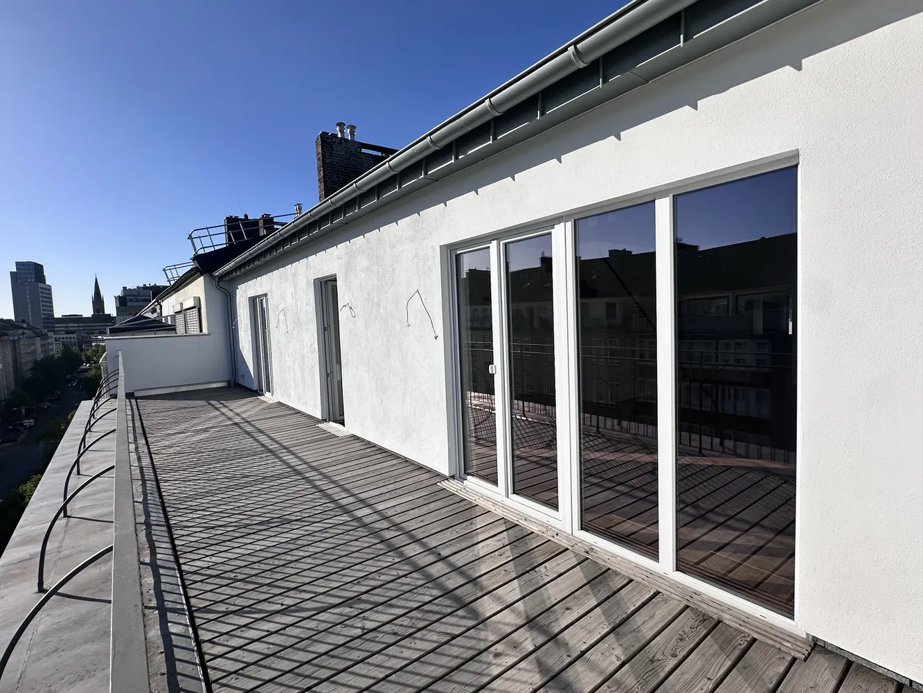 4 Zimmer Wohnung mit 183 m² in Düsseldorf – Bild 2