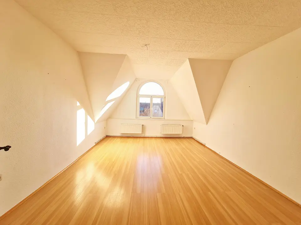 4 Zimmer Wohnung mit 110 m² in Halle (Saale) – Bild 1