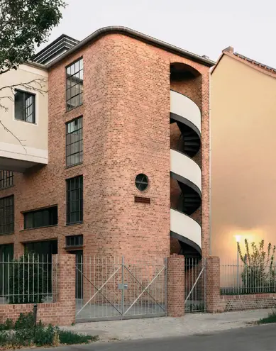 8 Zimmer Haus mit 491 m² in Berlin – Bild 2