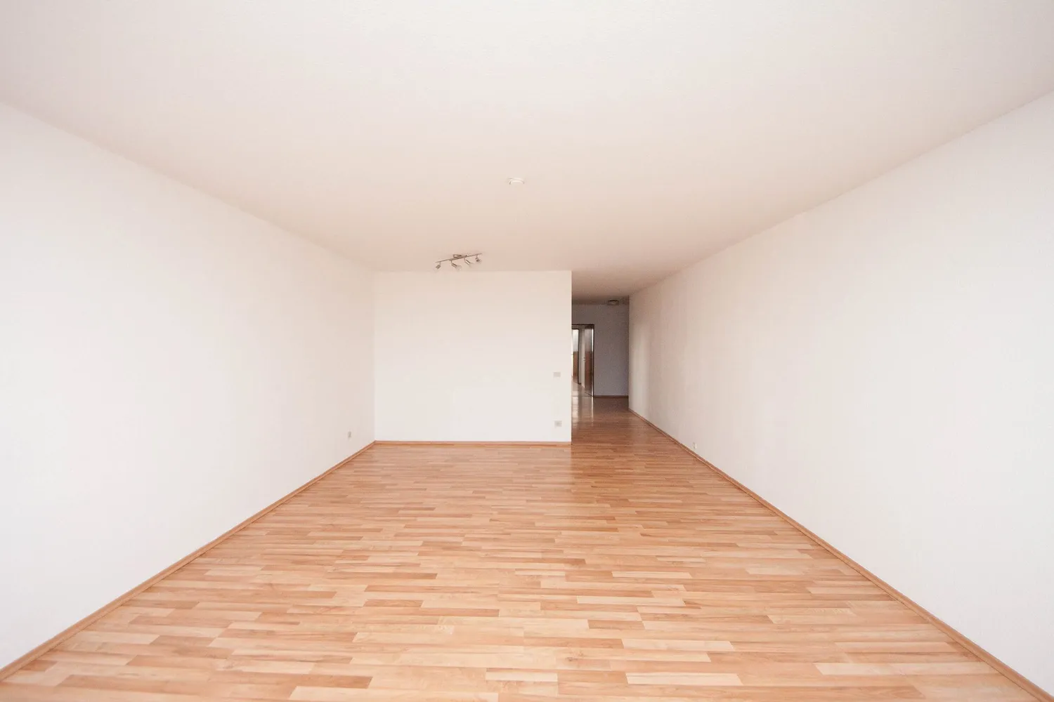 2 Zimmer Wohnung mit 67 m² in Köln – Bild 2