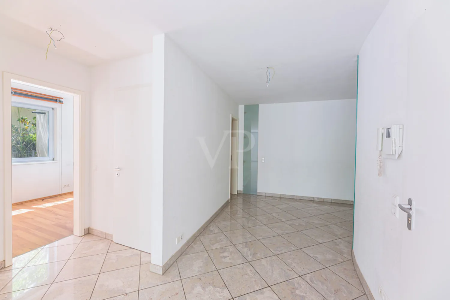 5 Zimmer Wohnung mit 172 m² in Karlsruhe – Bild 2