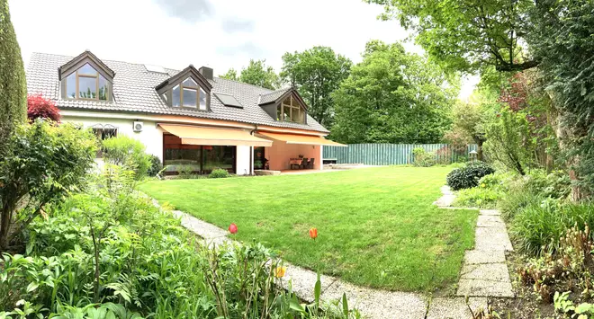 8 Zimmer Haus mit 267 m² in München – Bild 2
