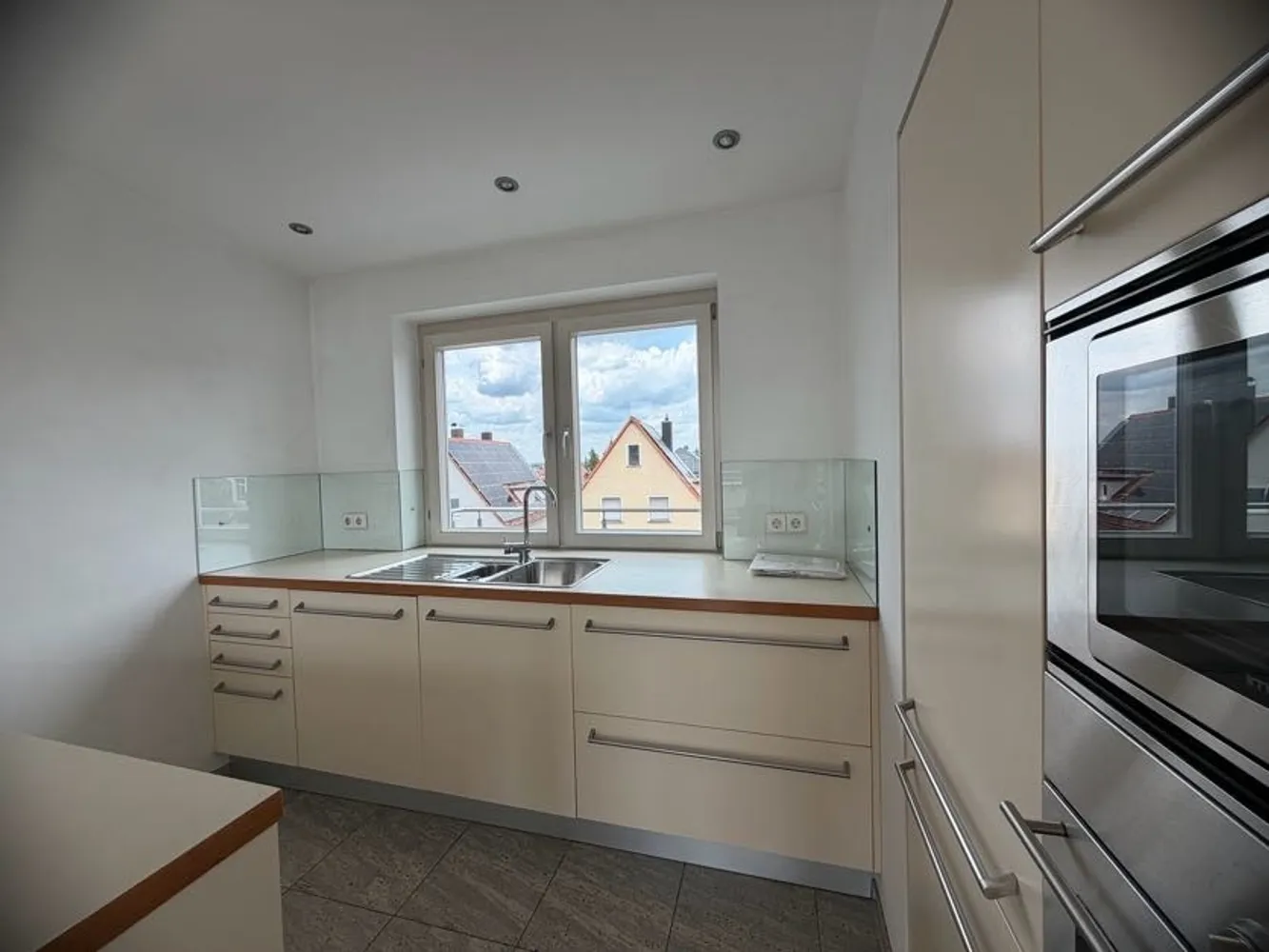 4 Zimmer Wohnung mit 110 m² in Reutlingen – Bild 2
