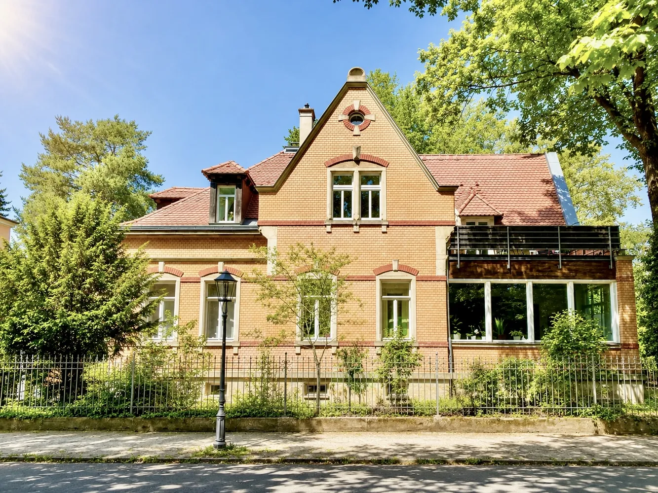 5 Zimmer Wohnung mit 180 m² in Dresden – Bild 1