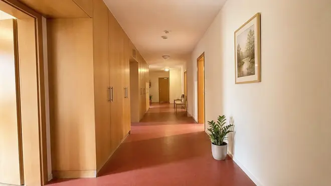 6 Zimmer Wohnung mit 160 m² in Stuttgart – Bild 1
