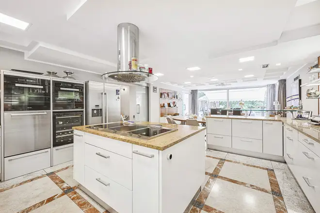 8 Zimmer Wohnung mit 407 m² in Berlin – Bild 9
