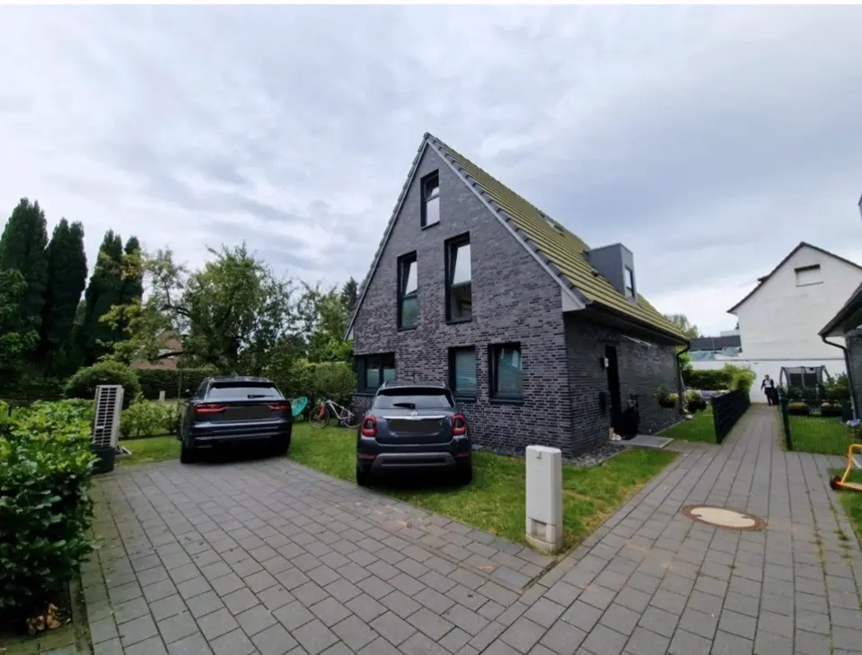 6 Zimmer Wohnung mit 180 m² in Norderstedt – Bild 3