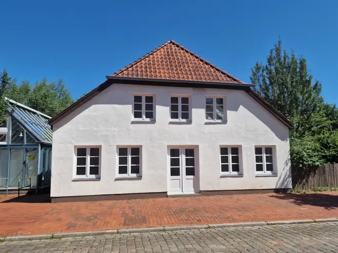 7 Zimmer Haus mit 290 m² in Neumünster – Bild 1